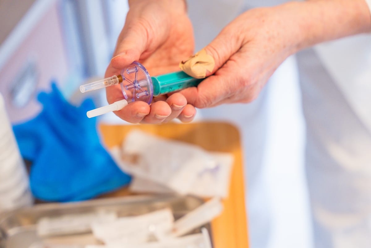 Vorbereitung der Injektionslipolyse bei Hannover Beauty